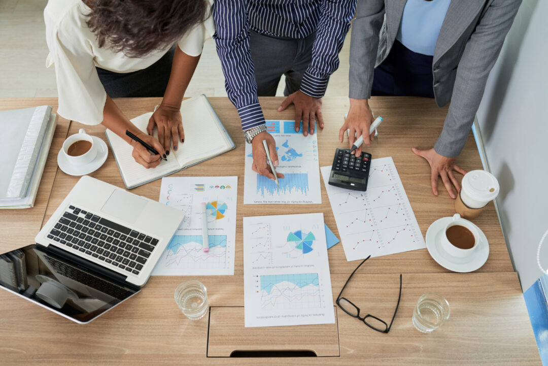 Finanças corporativas; fusões, aquisições e reestruturações